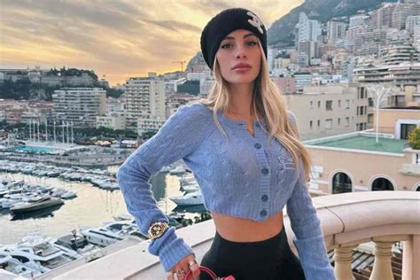 Chiara Nasti e il topless che infiamma i social